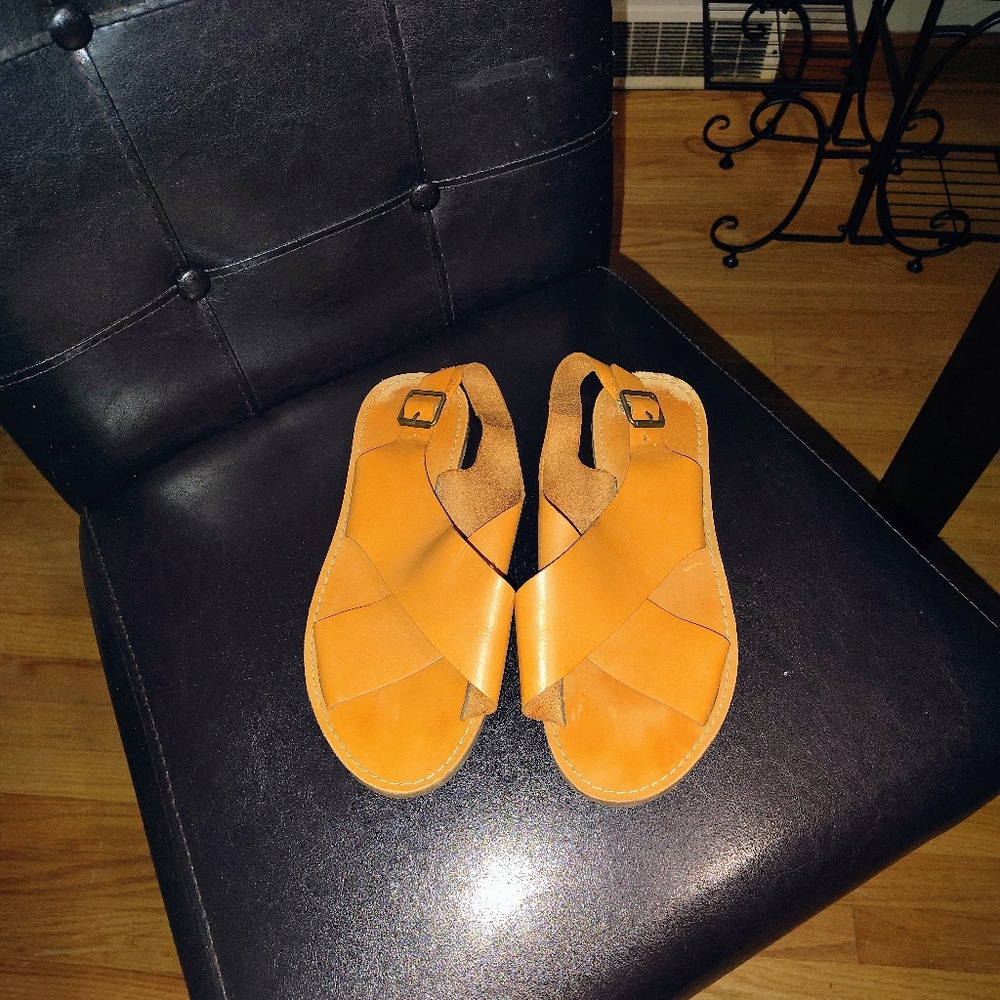 Madewell Tan Leather Slingback Sandals - Picture 2 of 6